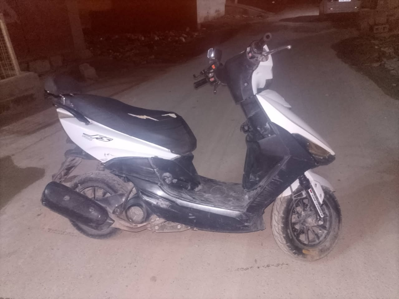 سلام عليكم دراجه اف اس للبيع مابيه شي  كل شغال بس السلف كاعد ديالى بعقوبه التحرير السعر خاص
🫡🫡


**إذا كنت صاحب هذا الإعلان وتريد حذفه لأي سبب، رجاءا أرسل رسالة إلى الدعم الفني**