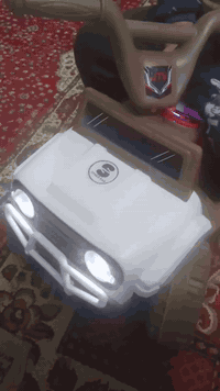 سلام عليكم سياره شحن دفع رباعي جبليه من عمر سنتين لغايت خمس سنوات تحتوي موسيقه زائد هورن بعدهي جديده مستعمله يومين مع شاحنه شحنها يدوم 24ساعه قفل 45الف مكاني سكلات شارع لشبكه ويتوفر توصيل مال ابني بس يخاف منها ***********
