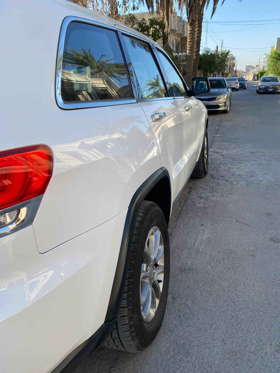 السلام عليكم
Jeep  2016 
فئه ليمتد مواصفات اللمتد معرفة 
فول مواصفات 
بانوراما 
تخم تاير جديد 
كير مكينه مكفوله وشرط الفحص 
السياره اكلين بدون حادث 
بيها فقط طخه صغيره بالبنيد واني عدلتها وصبغتها 
على كدها موجوده بالصوروصبغ الدعامية الاماميه 
شخوط فقط بيها 
السياره حلوه ونضيفة وماشيه 
165 الف كيلو مو ميل 
مكان السياره زيونه 
للاستفسار اكثر التواصل على الرقم وبي واتس اب 
***********
