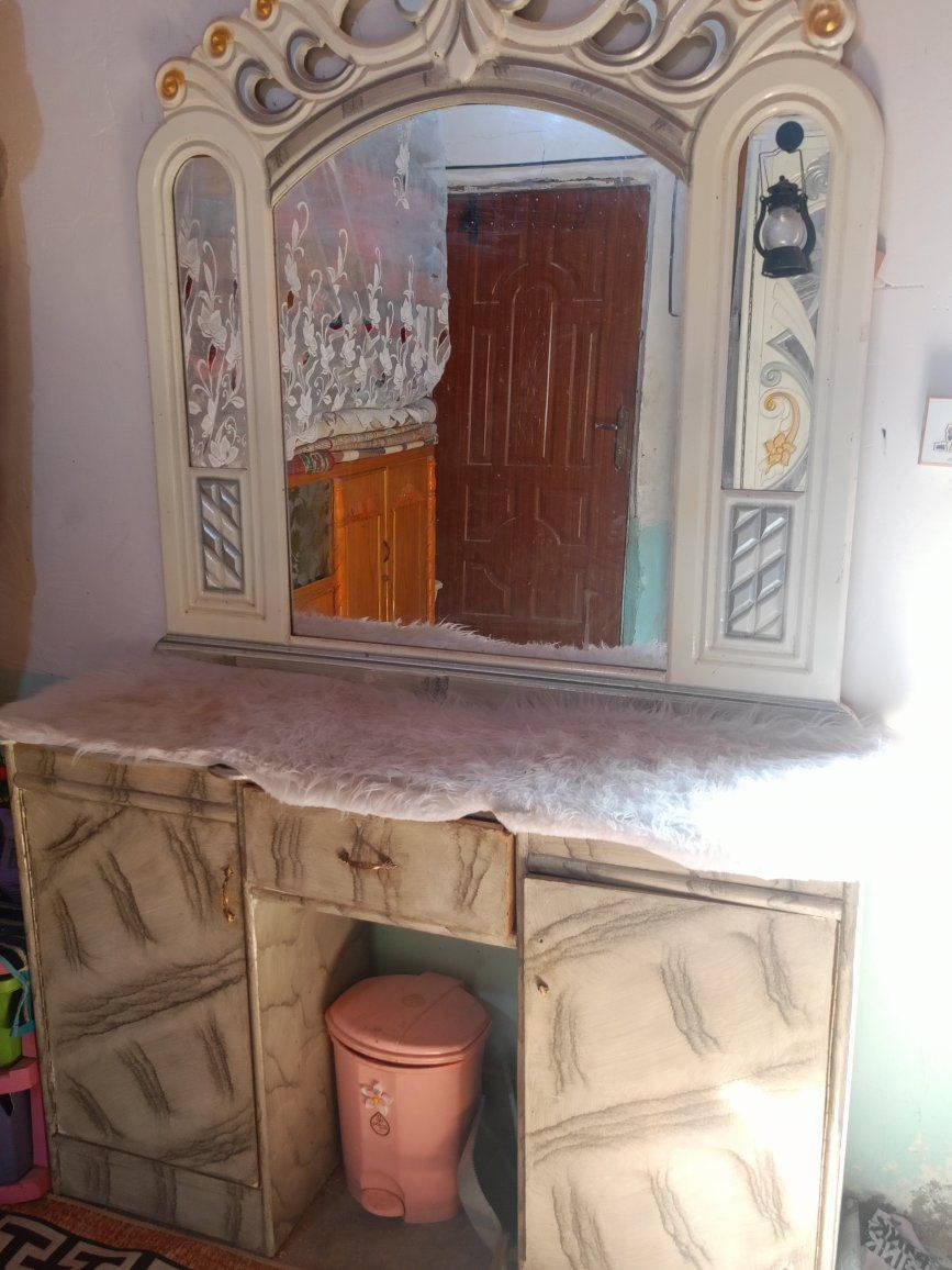 غرفه خشاب لبيع مستخدمه قليل غرفه جديده وحلوه الاتصال على رقم ***********
