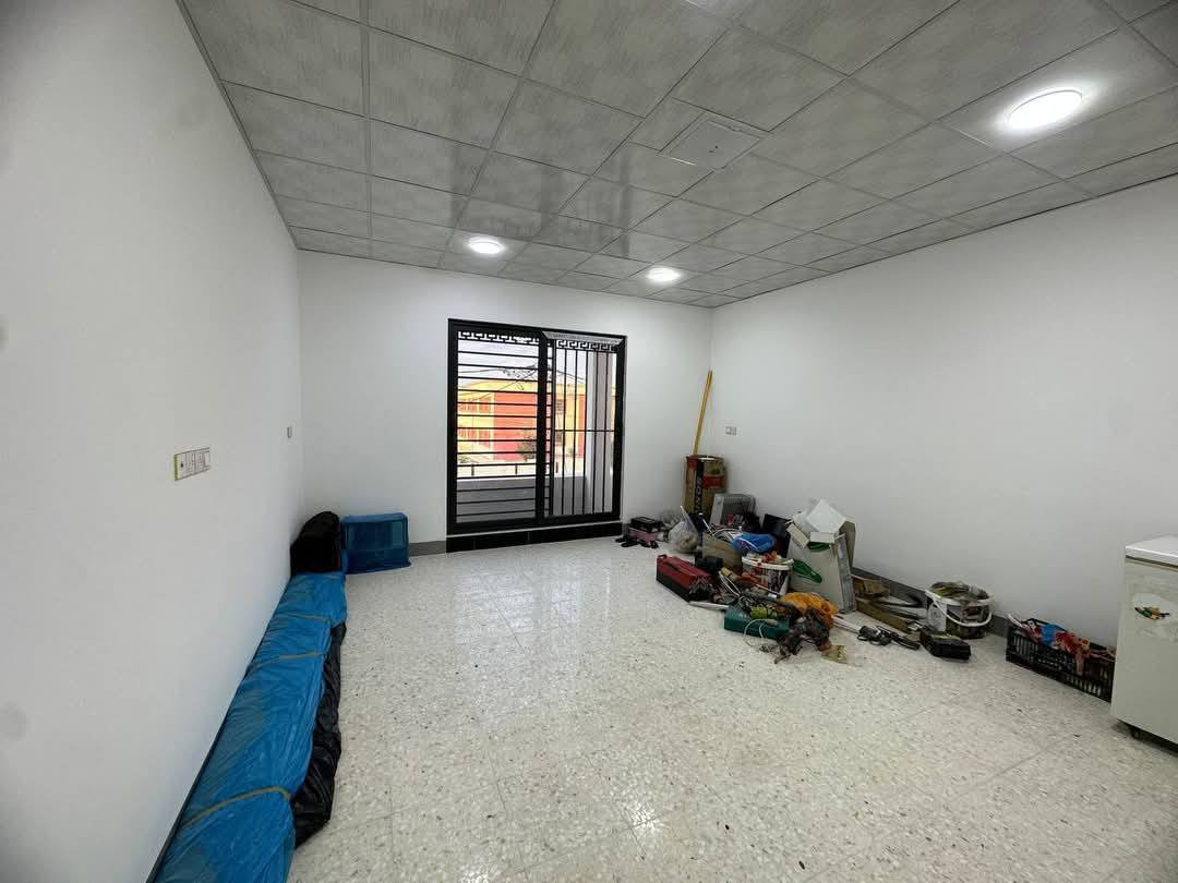 اعلان
بيت 100 متر طولاني على شارع 20 في 55 للبيع تحتوي على غرفتين نوم واستقبال ومطبغ وصحيات البيت سيراميك وسقف ثانوي البيت ملكي فول فول بناء 2025 
للاستفسار الاتصال 
*********** أو ***********
 السعر 110 وبي مجال
