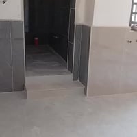 خلفه سيراميك متفرغ شغل نضيف وعل ضمان  العمل عل متر  الاستفسار 07874760...