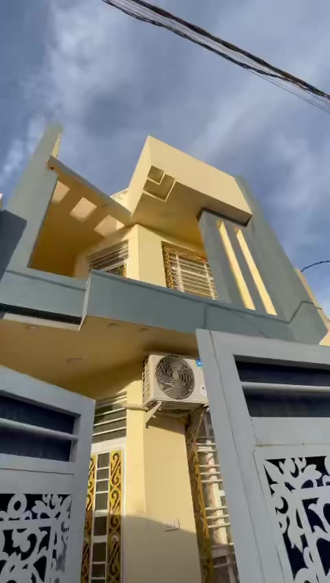 السلام عليكم بيت لبيع 100م بحي الغدير صابو صرف بناء حديث لاستفسار 
***********
***********يوجد وت ساب او خاص
