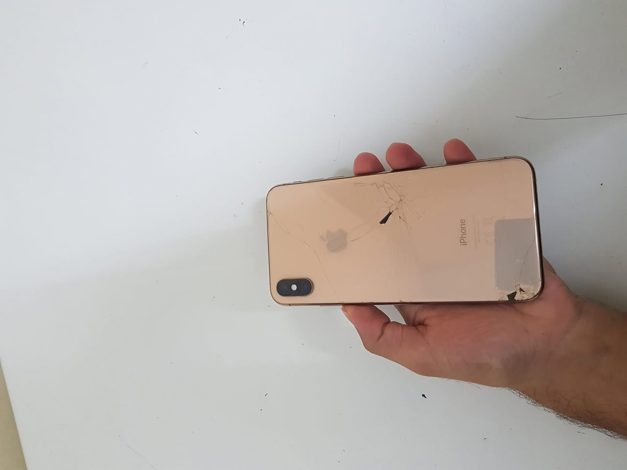 ايفون اكس ماكس مبدل شاشه نوعيه زينه وبطاريه 100مبدله نوعيه زينه وضهر مكسور بس ممبدل وبي نقطه بل شاشه سعر 225 وبي مجال بصيط ***********
