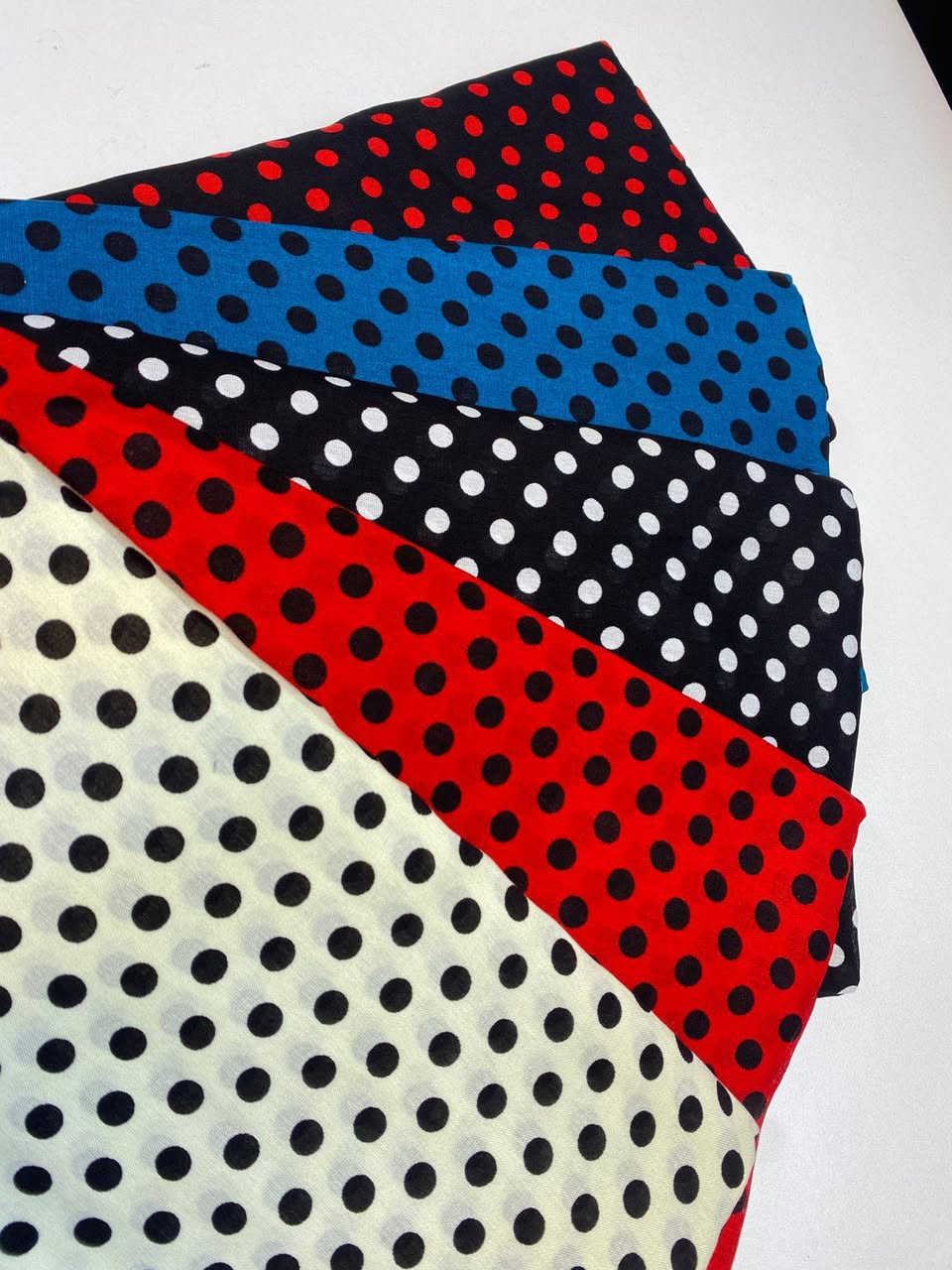 كشمير تركي جمله ٣٥٠٠      موجود مفرد ماعليج الا تختارين القطعه التعجبج وتدخلين وات ساب ***********   يوجد توصيل سريع الاعظمية
