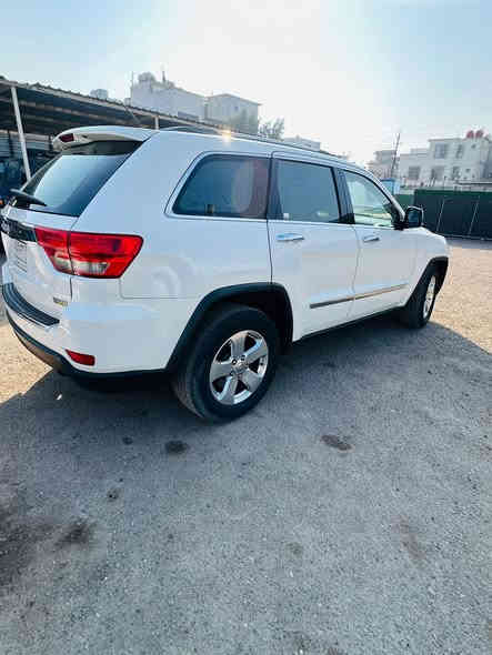 السلام عليكم
جيب موديل 2012
فول مواصفات
ماشية 115 
مكينة 3600
بانوراما 
داخل جلد 
كشنات كهرباء وخزن ميموري 
مري قلاب 
تدفئة كشنات 
حساس وكامرة خلفي بلادي
شاشة كبيرة 
لايت زنون مع كشافات زنون منضومة اصلية 
ويل نيكل 
مراية هيتر واشارة 
( السيارة بيها شبر بالبنيد فقط فقط لا شاصي ولا لغد ولا دواخل وبيها كارت بالجاملغ الخلفي هم شبر فقط )
للبيع او المراوس ب جيب موديل 20 وفوك 
السعر 180 وبيها مجال 
للتواصل 
***********
***********
