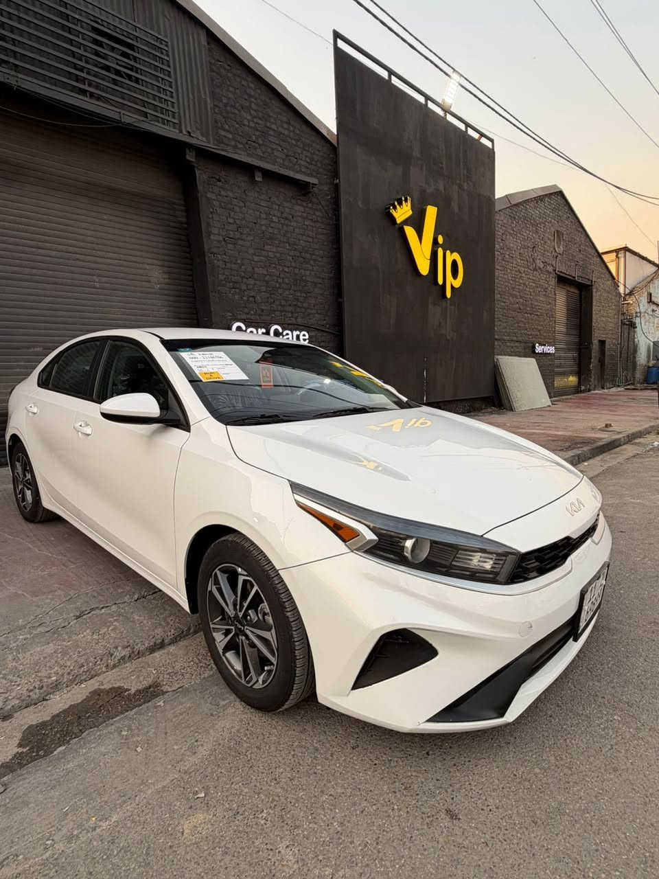 سلام عليكم للبيع كيا فورتي موديل 2023 ماشيه 40 ميل سياره جديده وحلوه نص مواصفات شاشه ويل كب محرك 2.000 دوش رقم بغداد بااسمي حره ضررها قطعتين صبغ بدون دواخل بدون شاصي بدون لغد بدون نقص مكاني بغداد الغدير قرب الضريبه للاستفسار ***********
