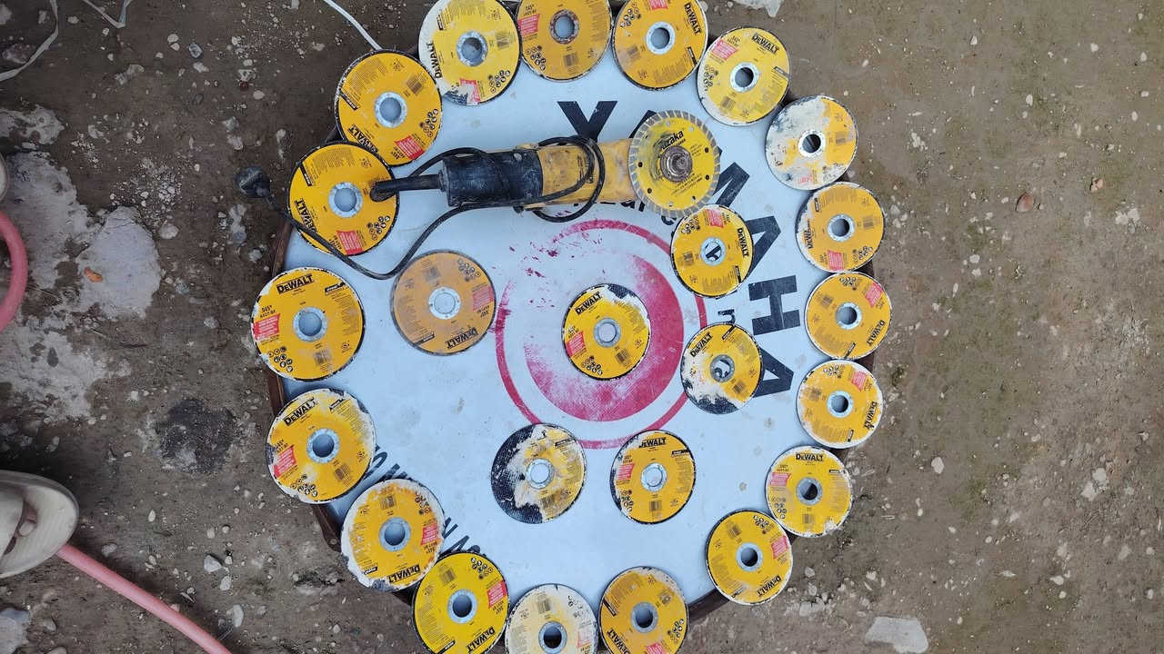 السلام عليكم من رخصة الادمن عندي اغراض اريد ابيعهن
ماكنة لحام دبل كارت 40 الف
كوسرة 115 مم مع 24 قرص قطع 1مم نوع ديوولت مع قرص قطع سيراميك 20الف
دراجة اطفال على شكل سيارة 20 الف
مكاني الامين الثانية رقم الهاتف ***********
