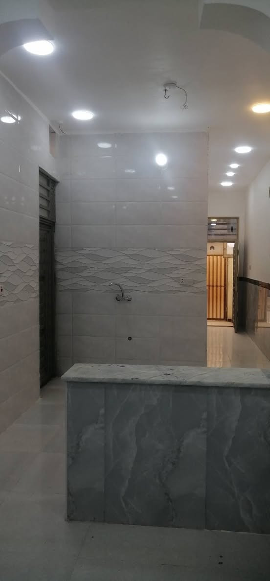 دار البيع ١٠٠متر طولني منطقة العابجيه قرب المدرسة قاط واحد بناء حديث الاستفسار اتصل رقم *********** جاهز السكن

