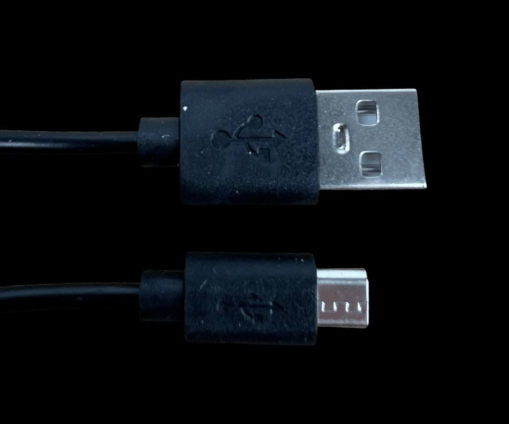 جهاز كروم كاست 4K لبث وعرض شاشة الهاتف على التلفاز

الاستخدامات:

عرض شاشة الهاتف على شاشة التلفاز مباشرة.

تشغيل يوتيوب، نتفلكس، سبوتيفاي والتطبيقات الأخرى على التلفزيون.

مشاهدة الأفلام والمسلسلات بدقة عالية.

عرض الصور والفيديوهات من الهاتف أو اللابتوب.

استخدامه للعروض التقديمية في المكاتب أو الدراسة.

تشغيل الألعاب من الهاتف على شاشة كبيرة.

المميزات:

يدعم دقة عرض تصل إلى 4K Ultra HD.

اتصال عبر منفذ HDMI مباشر بالتلفاز.

يدعم أنظمة Android – iOS – Windows – Mac.

يدعم تقنية WiFi Streaming لبث لاسلكي سريع.

تصميم دائري صغير وأنيق وسهل الحمل.

طول الجهاز: 16 سم.

طول السلك: 50 سم.

يعمل عبر طاقة USB 5V.

إعداد سريع وسهل بدون تعقيد.

استهلاك طاقة منخفض وأداء مستقر.

محتويات الصندوق:

جهاز كروم كاست.

كابل طاقة USB.

دليل استخدام.

علبة كرتونية.

الملاحظات:

يحتاج إلى اتصال WiFi مستقر ليعمل بشكل صحيح.

يجب توفر منفذ HDMI في التلفاز.

بعض التطبيقات تتطلب تسجيل دخول بحساب رسمي.

لا يعمل بدون مصدر طاقة USB.

أبعاد الكارتون:

- الطول: 12 سم
- العرض: 4 سم
- الارتفاع: 12 سم بغداد, العراق


**إذا كنت صاحب هذا الإعلان وتريد حذفه لأي سبب، رجاءا أرسل رسالة إلى الدعم الفني**