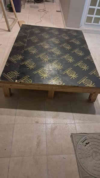 جرباية تفصال كله خشب ثقيل قياس 200 ×١٤٥ شط العرب الجزيرة *********** سعر ٧٥ وبيها مجال
