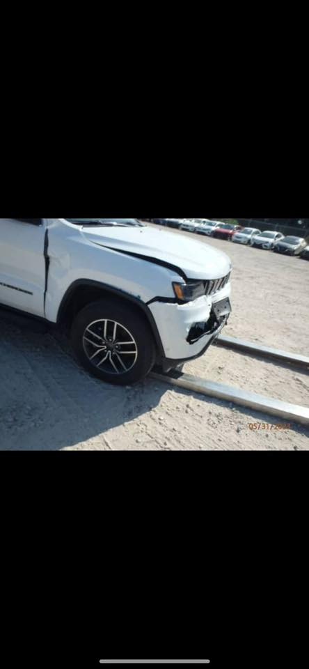 جيب لمتدد امريكي موديل 22  رقم بغداد حادثه موضحه بالصور ماشيه 38 فقط جديدة
سيارة سلايد 
فور ويل ماوس
تشغيل عن بعد
جنطة كهرباء
مقاعد جلد وكهربائيات
بجم لد
خزن كرسي السايق
رادار امامي  وجانبي وخلفي
حساسات خلفيه واماميه
كامرا خلفيه
سعره 275 مكانه بغداد 
*********** متواجد واتساب
