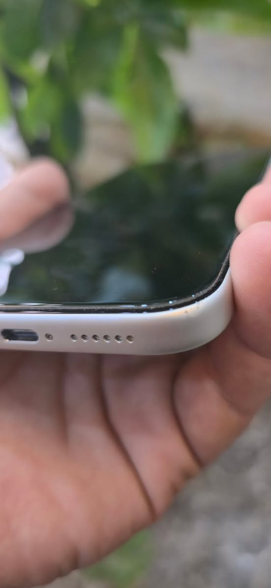 السلام عليكم ايفون 17 برو ماكس ايسم 
🔋 99
بي فقط هذا الشخط موضح بالصوره خفيف ممبين وممأثر ع جهاز
البطاريه اليوم صارت 99 جانت من 100 
شاحنه اصلي كيبل الجهاز الاصلي 
مكاني بغداد البياع مدخل حي المواصلات 
رقم الهاتف *********** واتساب
