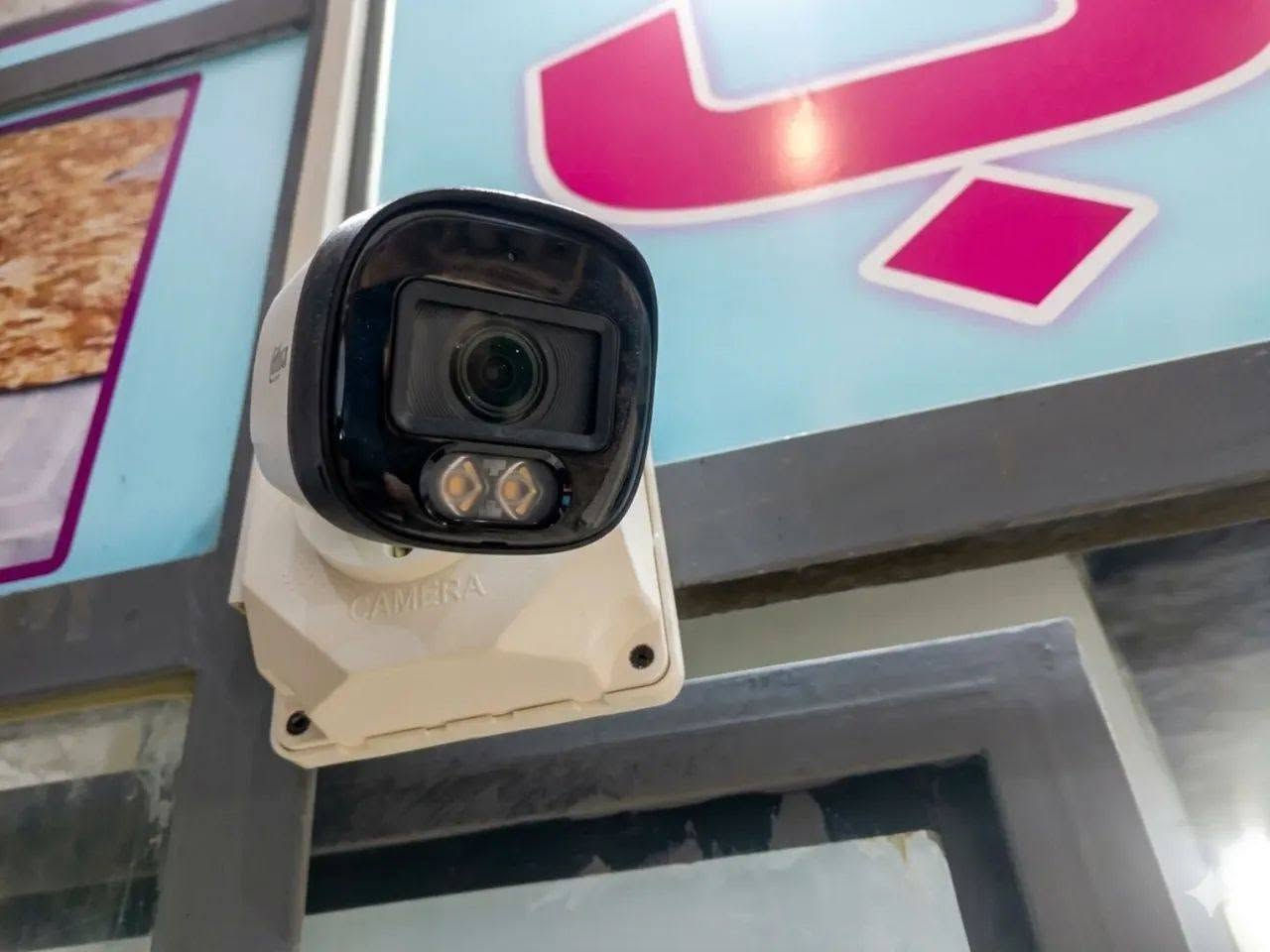 🛑 لحماية بيتك أو عملك.. الأمان يبدأ من هنا! 🛑
تم على بركة الله وتوفيقه 🔐 تجهيز وتنصيب منظومة كاميرات مراقبة متكاملة وحديثة من "عيون المدينة".
📍 موقع العمل:النجف الأشرف - حي النداء.
⚙️ لماركة المستخدمة: دهوا (Dahua) العالمية - تجميع أصلي 100% مع ضمان حقيقي لمدة سنة كاملة.
📦 مواصفات وتفاصيل المنظومة المثبتة:
 الكاميرات:
   3 كاميرات Dahua Full Color(رؤية ليلية ملونة بوضوح فائق في الظلام التام).
   1 كاميرا 12 ميكا زوم(لمراقبة التفاصيل الدقيقة والمسافات البعيدة).
   الكاميرات تدعم خاصية الصوت بالاتجاهين (تحدث واستماع) 🎙️.
 جهاز التسجيل: DVR دهوا 2 ميكا الذكي.
 الملحقات الفنية:
   دبل فلاش ليزرية متطورة.
   محولة طاقة استطاعة 5A مستقرة.
    أسلاك وكابلات مخصصة ومقاومة للظروف الجوية.
🛡️ ميزات التعامل معنا

> 💡 **ملاحظة مهمة:** جميع الأجهزة والكاميرات أصلية 100% وليست تقليد، وتأتي مع **ضمان حقيقي في العمل لمدة سنة كاملة** ضد أي خلل مصنعي.
> 
### 📞 للطلب أو الاستفسار:
تواصل معنا مباشرة عبر الواتساب أو اتصال:
📱 ***********

#كاميرات_مراقبة #دهوا #Dahua #مركز_الأمان #حماية_وأمان #كاميرات_دهوا #النجف_الأشرف #حي_النداء #كاميرات_ملونة #Full_Color #منظومات_أمنية #أمان_بيتك
