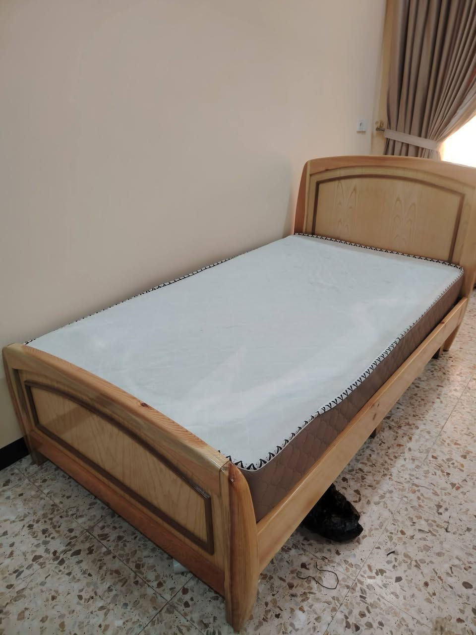 جرباية للبيع شغل عراقي درجة أولى امانت الله الحجم نفر ونص نضافة ٩٥ بل ١٠٠ السعر ٢٥٠ الف بيها مجال الاستفسار ***********
