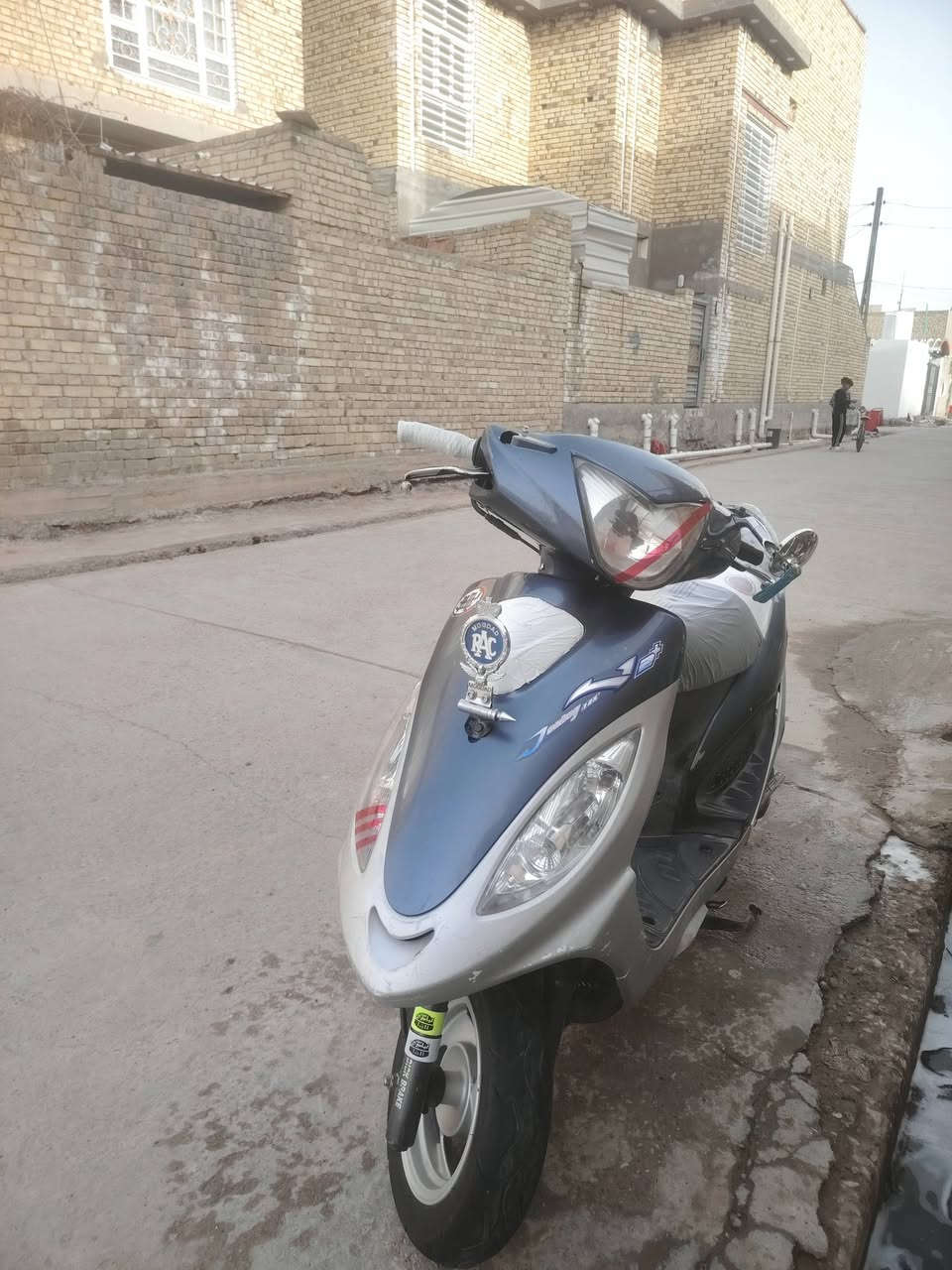 سلام وعليكم كامكو 2016 طلاعـات
 بك لايت كرسـتال نضافه
 فول برغي مامفتوح دراجه كفاله 
معدل طيران
 لايت امامي زنون+ انبيثري مضخم 
دراجه جاهزه شوفت عينك السعر خاص
 واي استفسار الرقم ***********
