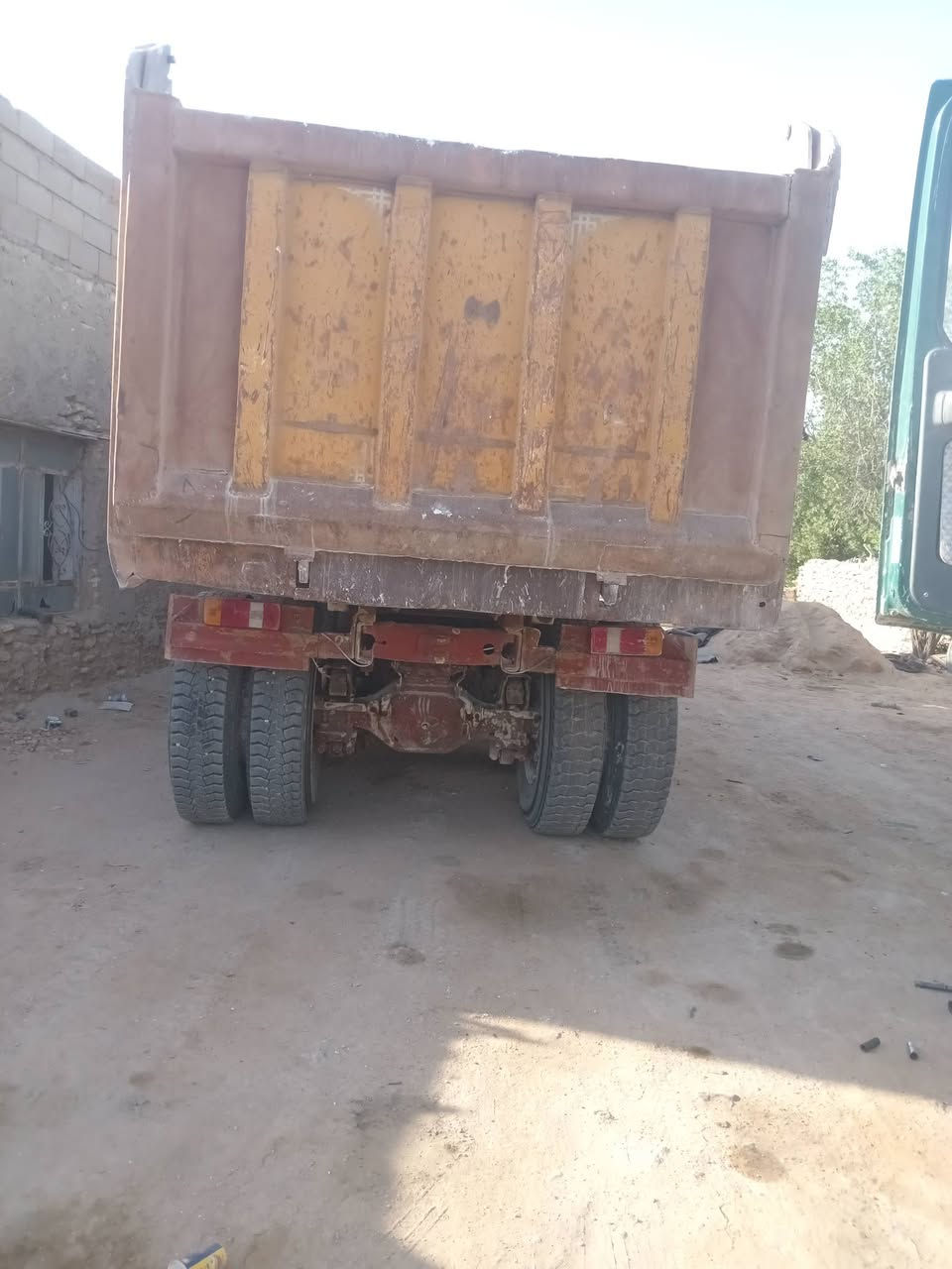للبيع  البي قلاب شاصي  مكفول محرك 28 عل سحك مجموعه جيف رباط عدل قماره نضيفه تبريد شغال تخم تاير بدي هوزر كير 130داير 14 الاستفسار ***********
