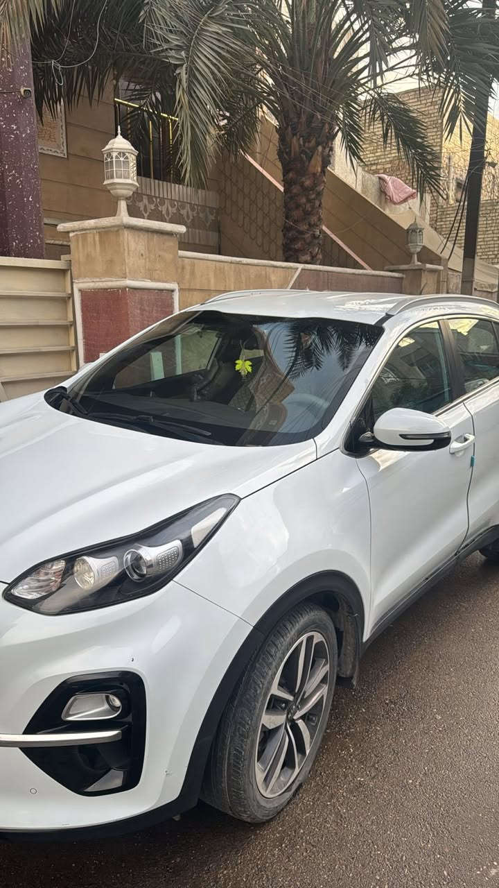 السلام عليكم 
كيا سبورتج موديل 2020 خليجي لون ابيض ماشيه  ٤٢  الف 
رقم بغداد مشروع وطني  
المواصفات 
بصمة 
تبريد قطعتين 
جهاز تشغيل عن بعد السيارة
اشارة ترحيب 
شاشه لمس اصلية  
كامره خلفية 
تحكم ستيرن فول 
3 انظمه قياده 
اشاير مري 
مري شفط
حساس امامي و خلفي
تايرات جديده عدد ٤ 
السيارة نظيفة جدا
مكان السياره في  بغداد  الكرخ
السعر211 وبيها مجال  
الاستفسار على الرقم
***********
