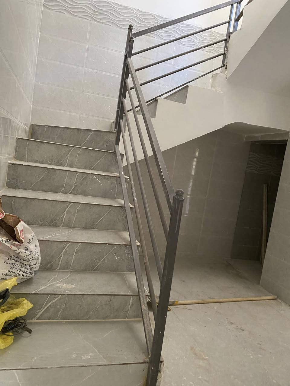 السلام عليكم ٥٠ متر واجه ٥ والنزال ١٠. ء على البزل المدفون قريب على الشارع العام بناء  حديث.  السعر ٦٥ وبي مجال ***********
