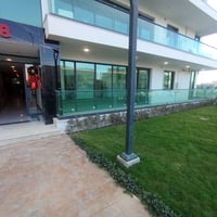 شقة للبيع جاهزه للسكن 👍🏻 ارضي اطلالة على الفلل  حديقة اماميه وجانبيه ت...