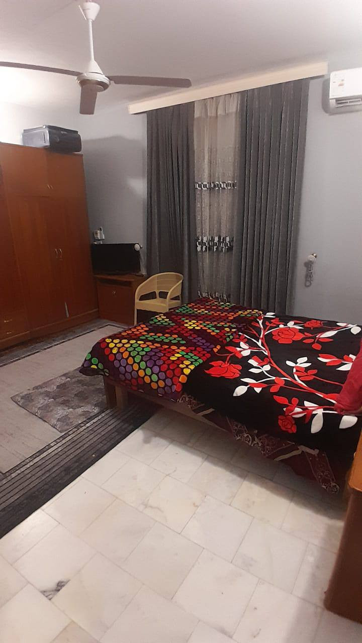 دار للبيع
المساحه 250 
العنوان : التقيه الثانيه شارع المستوصف
البيت طابقين
الطابق الاول استقبال مطبخ صاله وغرفتين
الطابق الثاني صاله وغرفتين
للاستفسار عن طريق الخاص
او الرقم ***********
