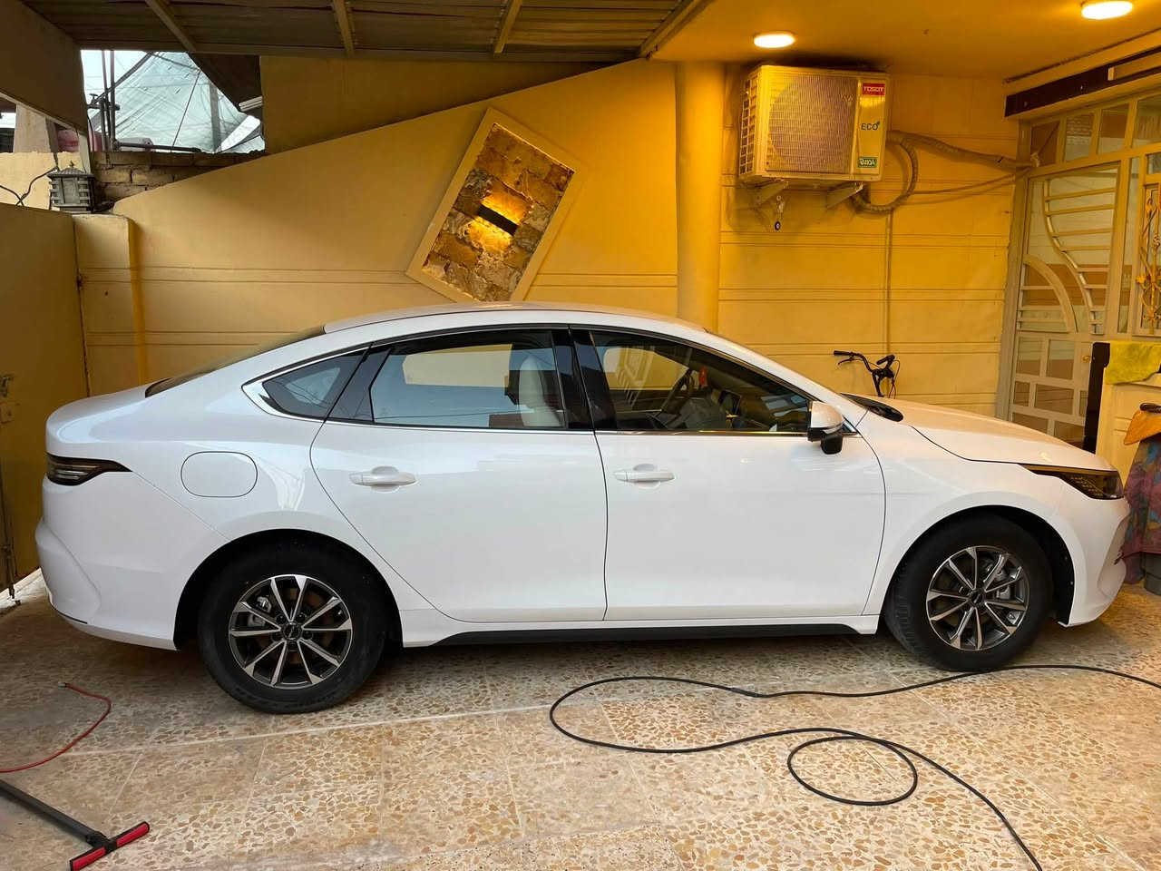 🚗 للبيع | BYD ديسترورو موديل 2025 🚗

سيارة نظيفة جدًا والاستعمال خفيف، تحويل مباشر.

✅ الممشى الكلي: 25 ألف كم
✅ تشغيل المحرك: 10 آلاف كم تقريبًا
✅ تشغيل البطارية: 15 ألف كم تقريبًا
✅ جميع الملحقات الأصلية موجودة (الكارت، المنفاخ، الفوم).
✅ السيارة مكفولة كفالة عامة (صبغ وتبديل).

الملاحظات:

* شخط صغير جدًا (أصغر من عود الشخاط) موضح بالصور.
* شخط بسيط في المازدا (الصدام) الأمامي، موضح بالصور أيضًا.

💰 السعر: 19,750,000 دينار عراقي
📌 قابل للتفاوض بالحدود المعقولة مع الجادين.

📍 الموقع: التاجي – قرب جسر المصابيح.

📩 التواصل عبر الماسنجر أو الواتساب.
📞 ***********

الرجاء التواصل من الجادين بالشراء فقط، والله يبارك للجميع. 🌹
