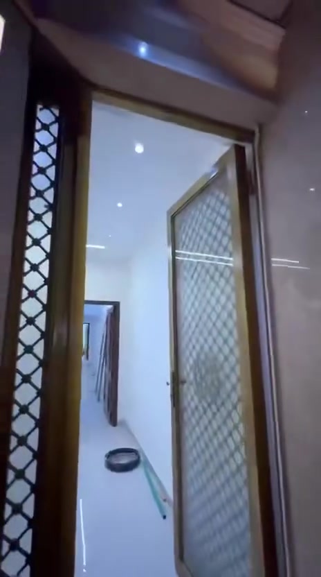يعلن مكتب البحر للاستثمارات العقارية

عن توفر بيت طابقين للاجار في الطويسة بناء حديث ديلوكس غير مسكون سابقا  موقع جدا ممتاز يصلح لجميع الانشطة التجارية

مواصفات البيت

غرف عدد 3
صالة
استقبال
مطبخ 
صحيات
طارمة
سعر الايجار 15 ورقة

للاستفسار زيارة موقعنا الكائن في البصرة _الجبيلة_ الشارع العام  او الاتصال على الارقام التاليه 
‏ ***********
‏ ***********
