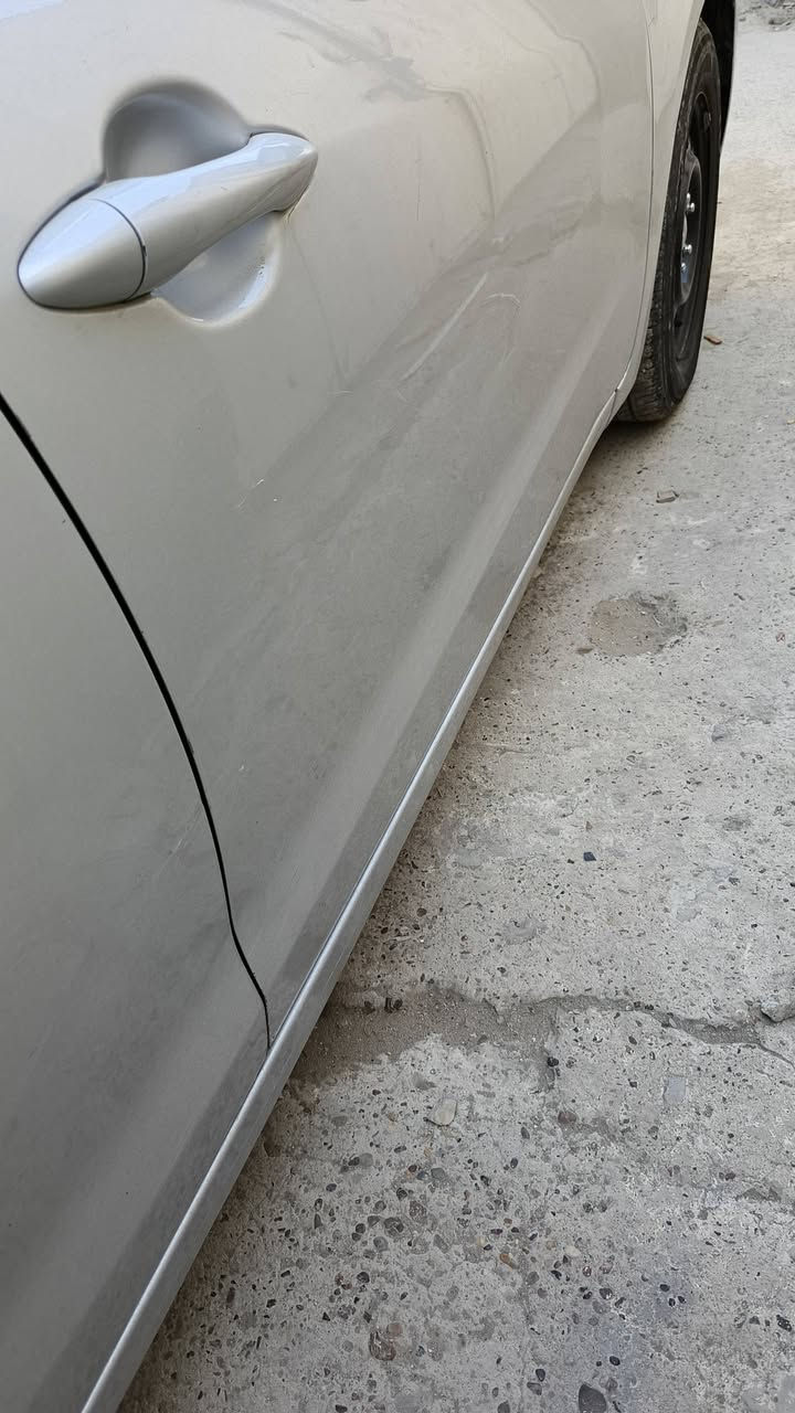 السلام عليكم كيا فورتي 17 امريكي ماشيه 143 الف حادث ربع البنيد صبغ واني بدلت البنيد لان محلو وموجود البنيد ابو اليبل السياره كير عادي 7 نمر رقم اربيل منضومة تبريد جديده صدر امامي خلفي جديد مشط ستيرن جديد طخم تاير كوري جديد السياره بسمي مكان السيارة بغداد والبيع حصر تحويل وكاله ما ابيع رقم الهاتف ***********
