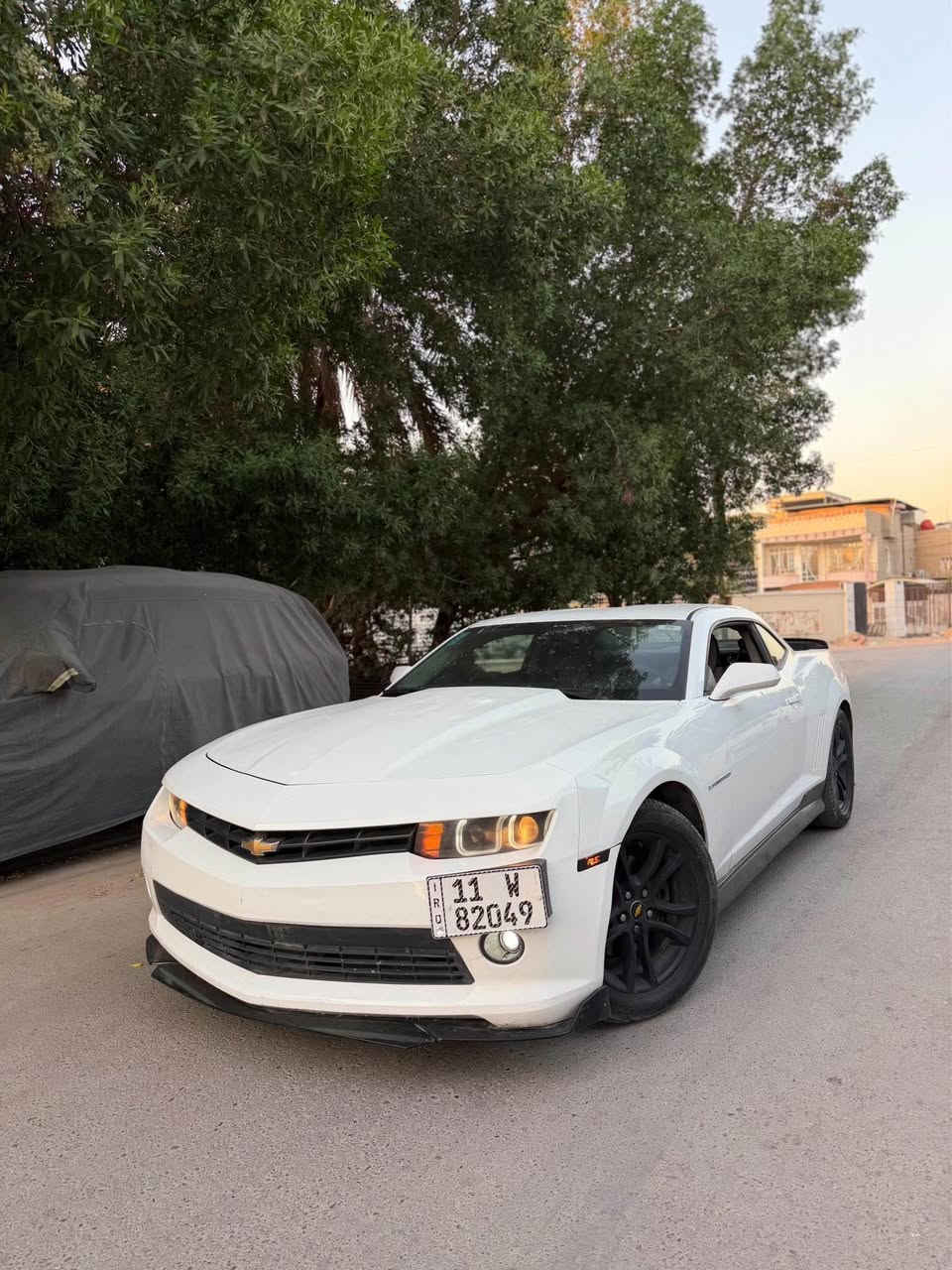 السلام عليكم 
كمارو rs 2014 
وارد كندي 
محرك 3600 
ماشية 120,000 كيلو 
اليارة عليها اكزوست اكس بايب 
و داون بايب وبطيخات ss 
برمجة امريكا طلقات وببكورن 
السيارة عليها لايتات دبليو 
حادثها جاملغ و باب من كندا طك تاير يعني خفيفات 
وجمالغ خلفي ب العراق ايرباك بردة
رقم بغداد جديد وهزة جديدة يعني ميحتاج هزة 
السنوية ب اسمي تحويل ثاني يوم 
السعر: 105
للتواصل: *********** بغداد, العراق
