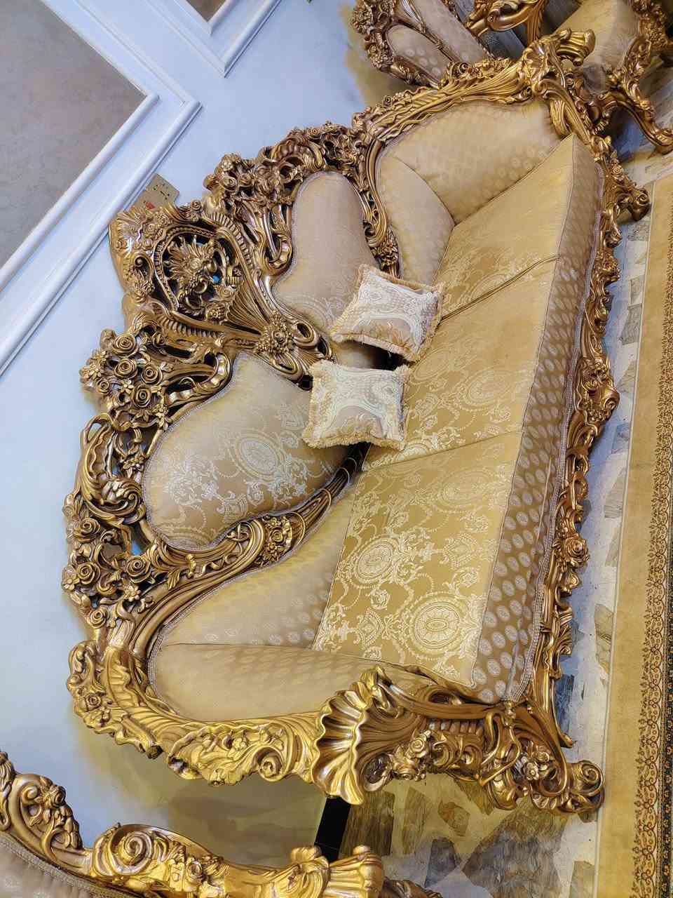 تخم زان ملكي اخو الجديد 10 مقاعد مع طبله وسطيه كبيره مع طبلات صغار عدد2 العنوان بغداد مدينه الصدر للاستفسار خاص او الاتصال بالرقم ***********
