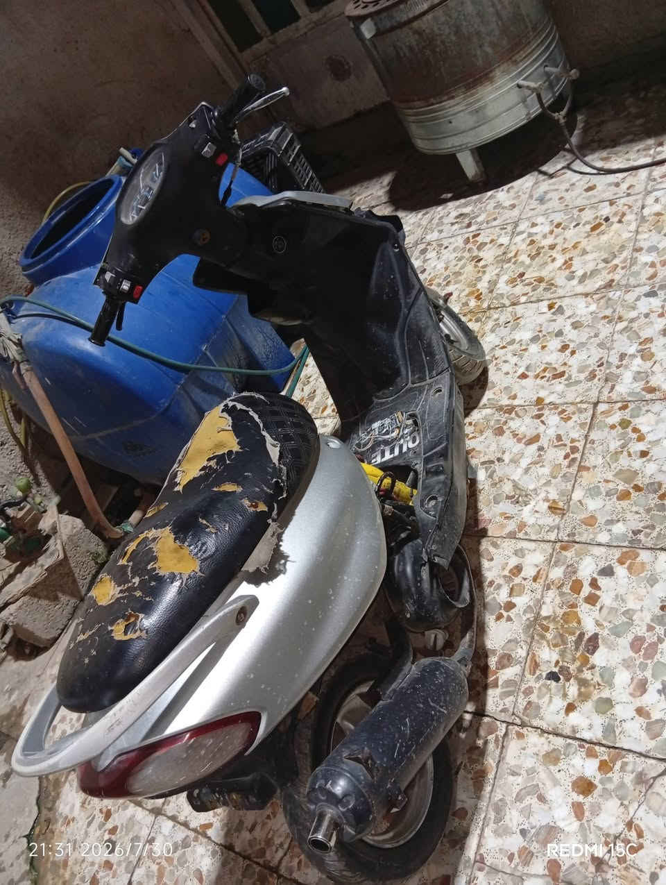 السلام عليكم
 دراجه ماكس قجمه  رياضي صالنصه FM + عقل رياضي + ضفيره كهربائيات جديده مال باله+ باتري جديد+ كفرات بلاديه/ ناقصها فقط زنجيل طاك وربط  كهربائيات / دراجه كامله مكمله ومكينتها تخبل خير من الله شغل وروح وين ما تريد

مكان بغداد الزعفرانيه 
سعر ٢٥٠ وبيها مجال حك الجيه واتساب/***********
