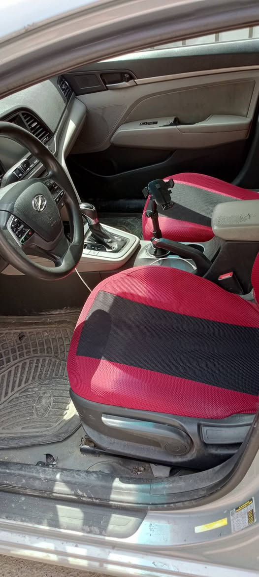 السلام عليكم 
للبيع هيونداي النترا موديل 2017 وارد أمريكي، حادثها جاملغ أمامي فقط، والسيارة ليبل واحد.
المواصفات: 
الحالة: نص فول، ماشية 123 ألف.
المحرك: يوجد راجز يحتاج تبديل/تنقيص دهن بسيط.
المميزات: شاشة لمس كبيرة، كاميرا دوارة، كير 6 نمر عادي وأوتوماتيك، 3 أنظمة قيادة، مانع انزلاق.
الرقم: بغداد باسمي.
السعر: 105 ورقة (10,500$) وبيها مجال.
الموقع: بغداد - حي القاهرة.
للتواصل: ***********.
