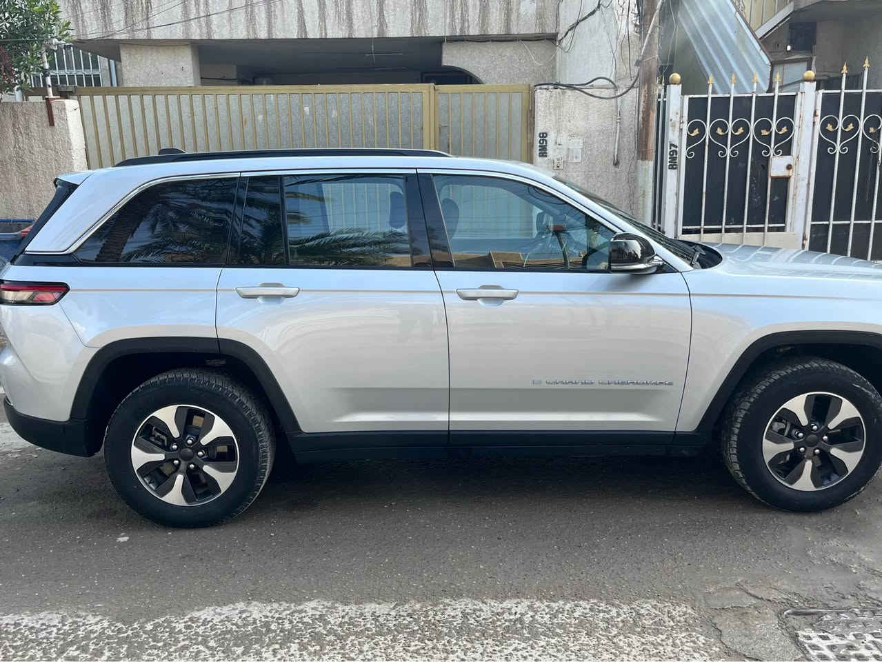 جيب كراند شيروكي لمتد هايبرد بلك ان

‎وارد امريكي فول بدون ايرباك  كلين دخول جديد 
‎‏ Grand Cherokee limited 4Xe 2024 2.0L
‎  فول مواصفات ماشيه 41 الف  ميل 
‎لون سلفر  مميز
‎ رقم بغداد 
‎🟫 حجم المحرك ٢٠٠٠ تيربو جارج ٣٧٥ حصان مع محرك الكهرباء اسرع من الهيمي

‎نظام الشحن : الشحنة الوحدة تمشيك ٤٥ كيلو بدون بانزين نهائيا يعني بالداخل متحتاج بانزين بس اشحن كهرباء  

‎  محرك تيربو + هايبرد + بلك ان 
‎جميع الايرباكات  سليمه 
‎صور امريكا موجوده  طخه خفيفه بخشم جاملغ على كد شبر  مصلح بارد
‎وتكحيل بلكارت 

‎🔴 حساسات خلفية

‎🔴 ‏‎حساسات جانبيه بالمري

‎🔴 خمسة راكب 

‎🔴 رادار 360 درجة 

‎🔴  تحديد مسار   

‎🔴  تبريد قطعتين 

‎🔴خمس انضمة قيادة 

‎🔴 بانوراما 

‎🔴 دفع رباعي. 

‎🔴 كير ماوس مع وضعيات القياده المختلفه للجبال والطرق الوعره والرمال والطين

‎🔴 شفتات ستيرن 

‎🔴 هاند بريك بصمه 

‎🔴 ️مقود جلد + تدفئة 

‎🔴 شفتات ستيرن

‎مواصفات 

‎1️⃣ لايتات لد 

‎2️⃣ هيترات في الكشن 

‎3️⃣ شاشات دجتل شاشه كبيرة مع نفكيشن GPS بدون نت 

‎4️⃣ كراسي خزن ميموري  

‎5️⃣ سستم صوت ALPINEو دمام خلفي بلادي 

‎6️⃣ تشغيل عن بعد

‎7️⃣ نظام محاكاة العجلة الذكي 

‎8️⃣ نظام ملاحة 

‎9️⃣ نظام قيادة ذاتية بريك امامي خلفي اوتو (توقف ذاتي عند السهو)     

‎🔟 مكان بغداد الدوره 
‎ابو طياره  
السعر 32 قفل قفل قفل
‎للاستفسار : 

0787477152 بغداد, العراق


**إذا كنت صاحب هذا الإعلان وتريد حذفه لأي سبب، رجاءا أرسل رسالة إلى الدعم الفني**