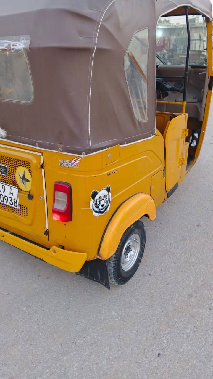 السلام عليكم تكتك للبيع موديل 21 الوجبه الاولى المكان كربلاء حي الغدير مكلف بالنشر ***********
