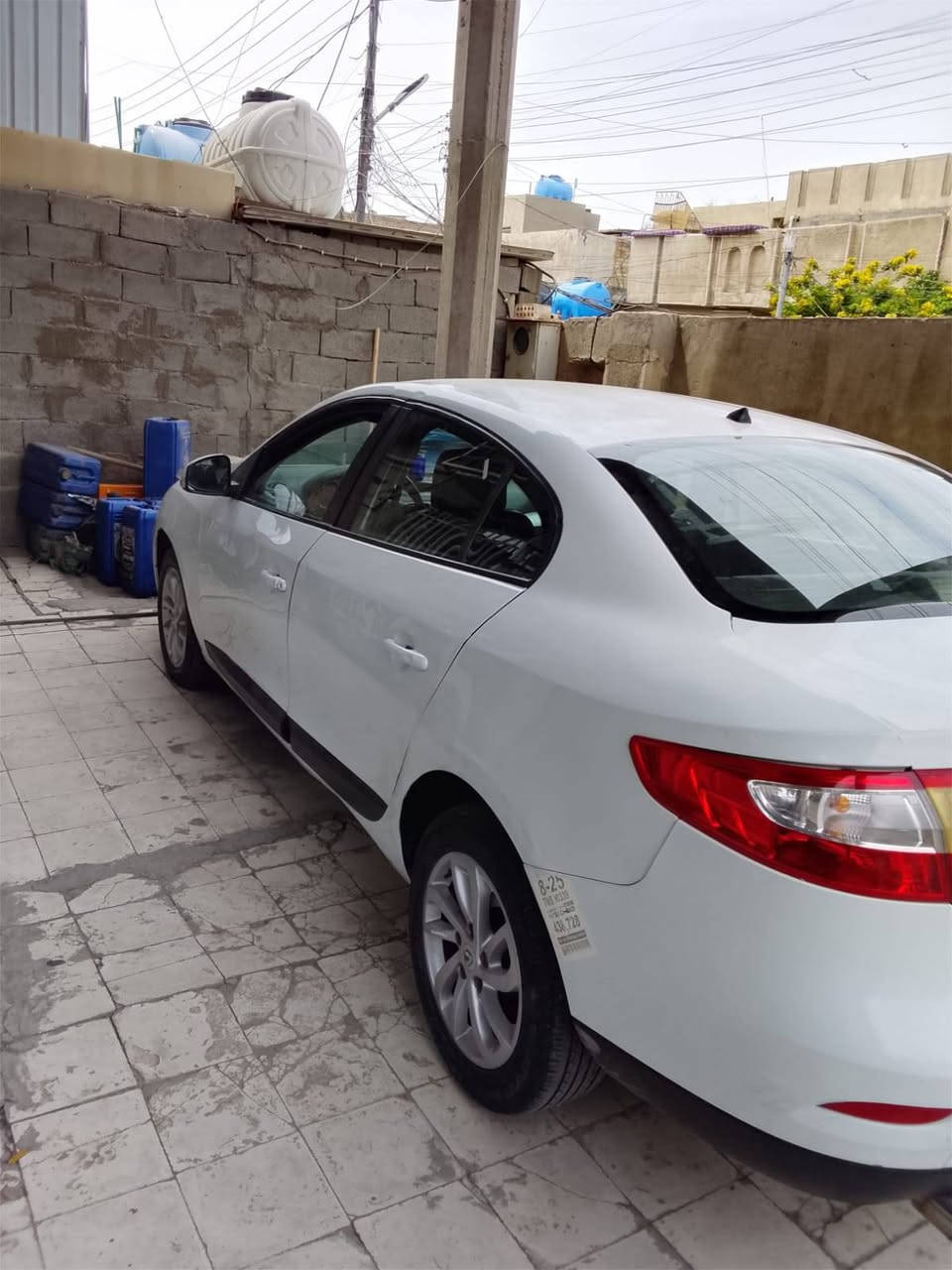 السلام عليكم للبيع رينو فلونس موديل ٢٠١٤  رقم وسنوية بسمي بصمة رقم بغداد انكليزي هزه جديدا مكينة وكير كامري 1800مرغوب تحوير درجة اولى شرط احلى من لابلادي تبريد شغال الكهربائات كله شغالة تخم تاير سيارة بلا ضربة صور سونار السعر 63ورقة لتواصل *********** كورك *********** مكان بغداد الدورة
