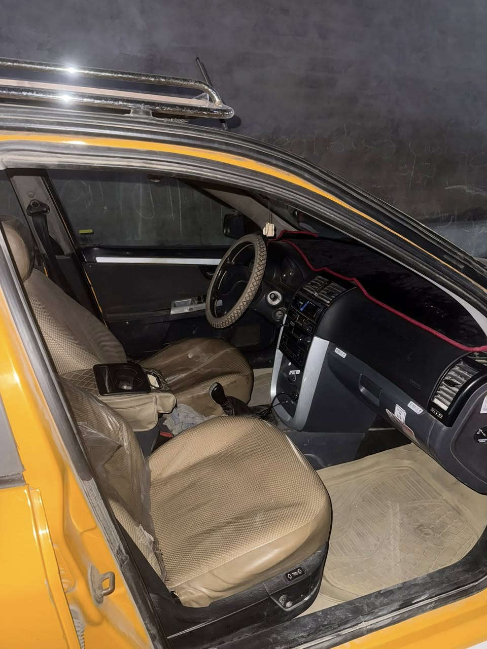 السلام عليكم 
للبيع سمند 2017
بسمي سنويه لل30
بيها نص جاملغ صبغ اثر طخه خفيفه 
مكينه بيها خيط بخار 
كير اكلج تمام 
تخم تاير 
درشمه جديده 
السعر 47
استفسار ‭٠٧٧٠ ٨٤١ ٩٤٩٩‬
