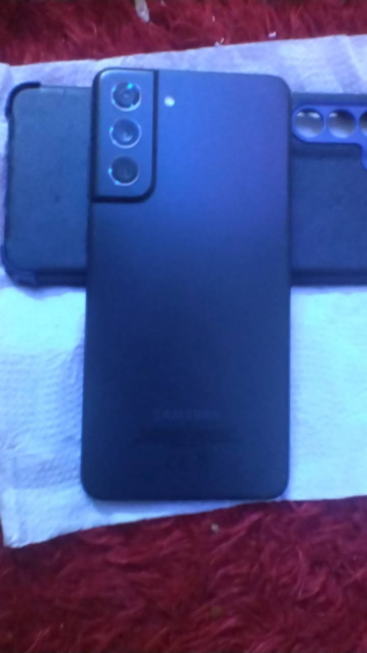 سامسونك كلكسي S21. FE. 5Gجهاز نضيف   ٢٤٠ الف بي مجال للطيبين واتساب ***********
