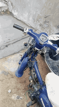 سلام عليكم ورحمه الله وبركاته اخواني الاعزاء عندي هاي دراجه للبيع مكاني بغداد حي  القاهرة الصناعة شباب دراجه شغاله 100 بل 100 بس الملف محترك مالتهه  اني عارضهه 300 وبيهه مجال لطيبين وتعال ودلل وهاذ رقمي للتواصل مع ***********
