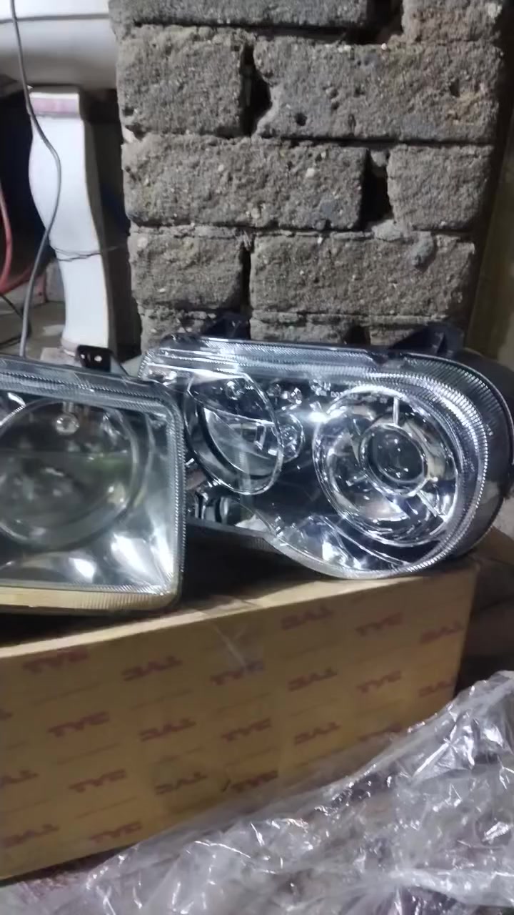 سلام عليكم  زوجين لايتات هيمي صفحه السايق جديد كارتون  تايوان وصفحه العربي فتح من ربع سياره بدون محولات كلوبات جيب وشد ***********
