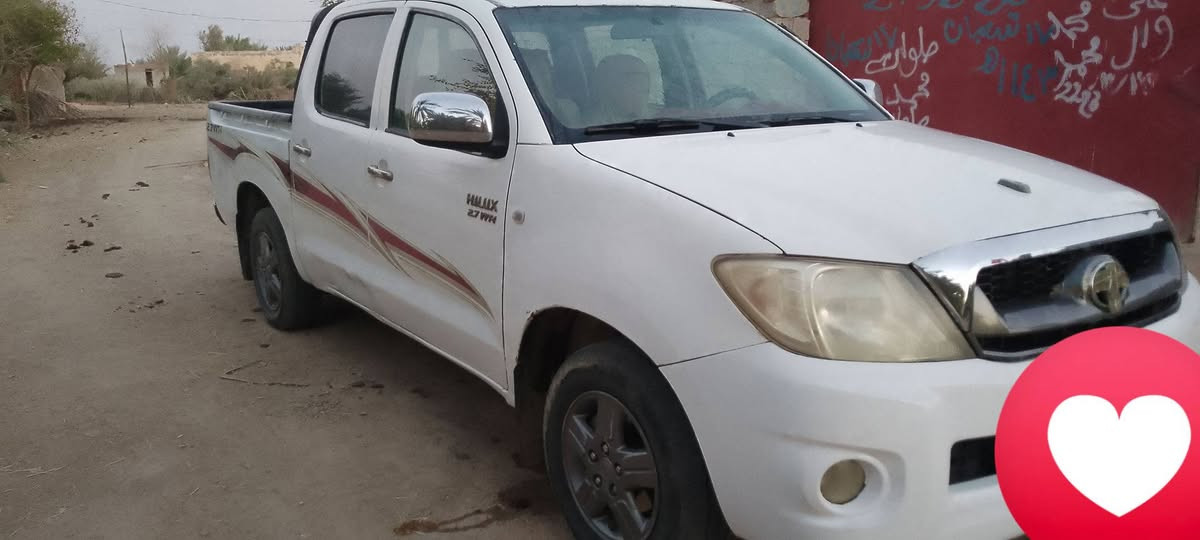 سلام عليكم سيارة للبيع فلاونزه هايلوكس 2010 سعر 120 وبيها مجال  رقم الهاتف. ***********
