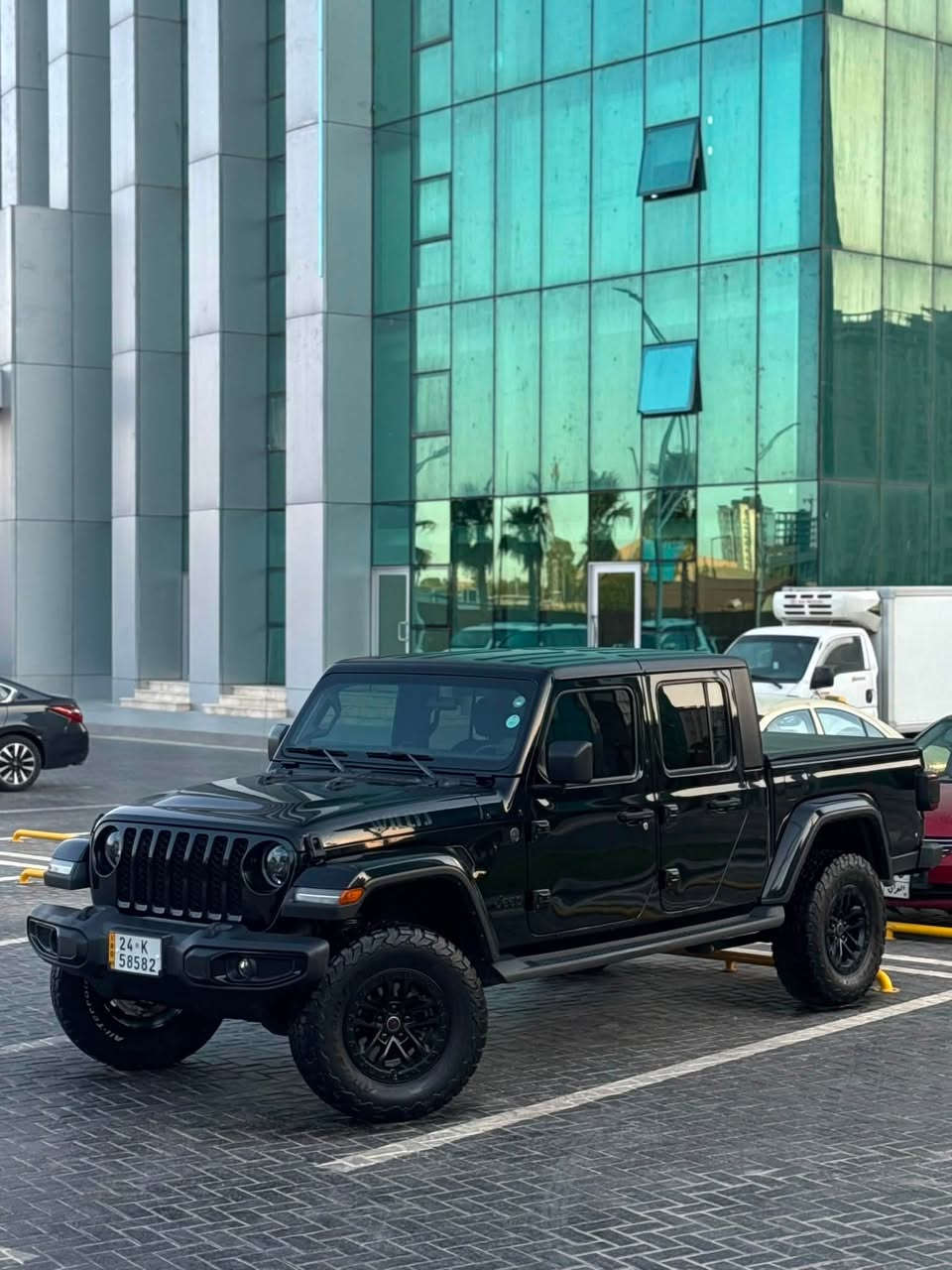 السلام عليكم
👑JEEP GLADIATOR 👑         

جيب گلاديتور 🖤🥋

لون مميز🫡 

اسود بويه اسود⚫️

رقم وسنويه جديد 

هزه وفحص كله جديد

‏‎الموديل:2022

‏‎المحرك : V6.  3.6L .

‏‎العداد. 43000 ميل

السياره كلين
الضرر حافه البدي جوه البكلايد على كد شبر اهنا مضروبه بدون دواخل سياره جديده بمعنى الكلمه  

المواصفات

*لايت وبك لايت لد اصل شركه
‏‎* دفع رباعي 4x4 .
‏‎* ويل للطرق الوعرة قياس 17 انج. 
*مقاس اطار 315/70/17
‏‎* مساحة تخزين اضافية تحت المقاعد الخلفية .
‏‎* شاشه 7 أنچ . 
‏‎* كاميرا خلفية مع امكانية التقريب (زوم) .
‏‎* حساسات خلفية .
‏‎* نظام (Auto Break System) مانع تصادم خلفي .
‏‎* مرايا مع خاصية التعتيم الذاتي  .
‏‎* تشغيل عن بعد .
‏‎* دخول ذكي (بصمة) .
‏‎* سقف 3 قطع قابلة للازالة .
‏‎* ابواب قابلة للازالة .
‏‎* زجاج امامي قابل للطي .
‏‎* غطاء للصندوق الخلفي قابل للطي .
‏‎* عزل كامل للصندوق والباب الخلفي مقاوم للخدوش .
‏‎* إضاءة داخل الصندوق الخلفي . 
‏‎* ماخذ للتيار الكهربائي .
‏‎* منظومة كاملة للقطر (السحب) . 
‏‎* نظام (Auto Start System) التشغيل والاطفاء الاوتوماتيكي للتوفير في صرف الوقود .
‏‎* محدد سرعة . 
‏‎* تلفون بلوتوث . 
💵💵السعر خاص💵💵
العنوان 📍اربيل
او اي استفسار الاتصال
☎️***********
☎️***********
