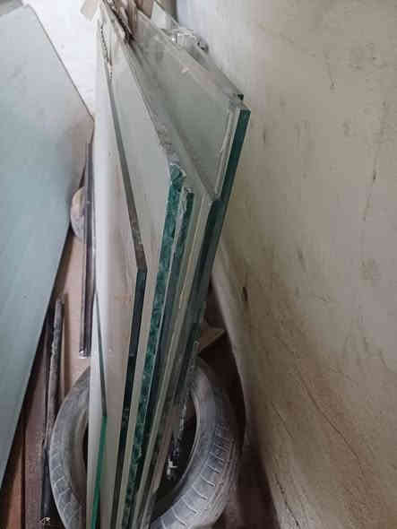 سلام عليكم  شباب  عندي جام خانة ستة جامات عرض الجامة متر وعشرة وطول مترين وعشرين كاملات هنة وقواعدهن  سمك ١٠ ملم للبيع العنون النجف الاشرف الكوفة ناحية الحرية قرب مركز شرطة الحرية نقال ***********
