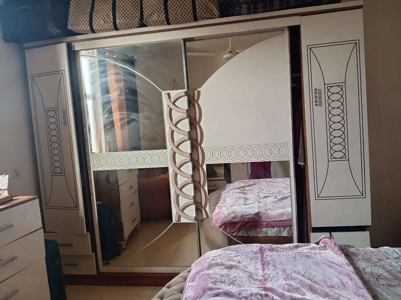 سلام عليكم غرفه تركيه درجه اولاً اصليه ماخذت اني 25 ورقه قبل 3سنوات ست قطع نضافته 89/: السعر 350مكاني بغداد***********
