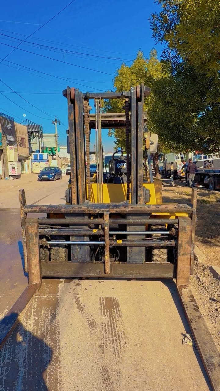 رافعة شوكية كاتربلر حمولة 7 طن
3 حركات – كير
محرك بلادي
موديل 2010
الأوراق كاملة: أرقام + سنوية بصرة 
الحالة: جيدة وجاهزة للعمل

📍 الموقع: بغداد – الكرادة، قرب مجمع مشن
📞 للاستفسار: ***********
