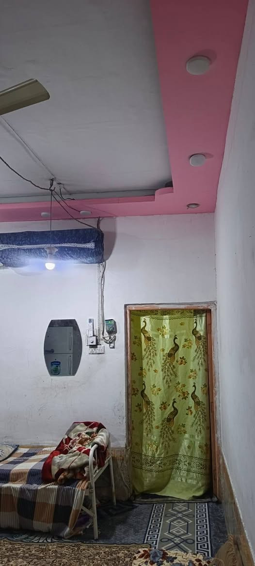 بيت 100 متر حي وفاء للبيع طابق واحد عكاده على ساحه ***********
