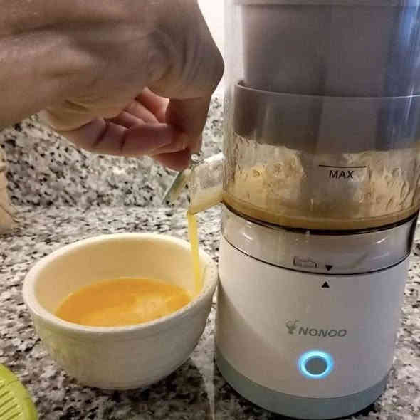 ✅Citrus. Juicer🍊
عصارة فواكه كهربائية لاسلكية محمولة 
متعددة الوظائف🍎🍉🍇

✅ سهلة الاستخدام من مميزاتها :-
💫دوران بزاوية 360 درجة فى جميع الإتجاهات لقوة عصر أعلى

🔌مزودة بمنفذ USB للشحن
🔋لاسلكية تعمل بالشحن ومحمولة لعصر الفاكهة🍊 في أي وقت وفي أي مكان

♻️-مزودة بفلتر لفصل مخلفات العصائر ستستمتع بعصير برتقال🍊 طازج وخالي من البذور 
- سهلة التنظيف أجزائها قابلة للفصل لتنظيف أسرع

🔑- مفتاح واحد لتشغيل العصارة والذي يوفر الوقت والجهد بدون استخدام اليدين👐 
✅ يمكن استخدامها في عصر🍊🍎🍉 الحمضيات والتفاح والرمان والكمثرى وغيرها من الفواكه.
#الاصلي 
حجز والاستفسار مراسلة واتساب ***********
