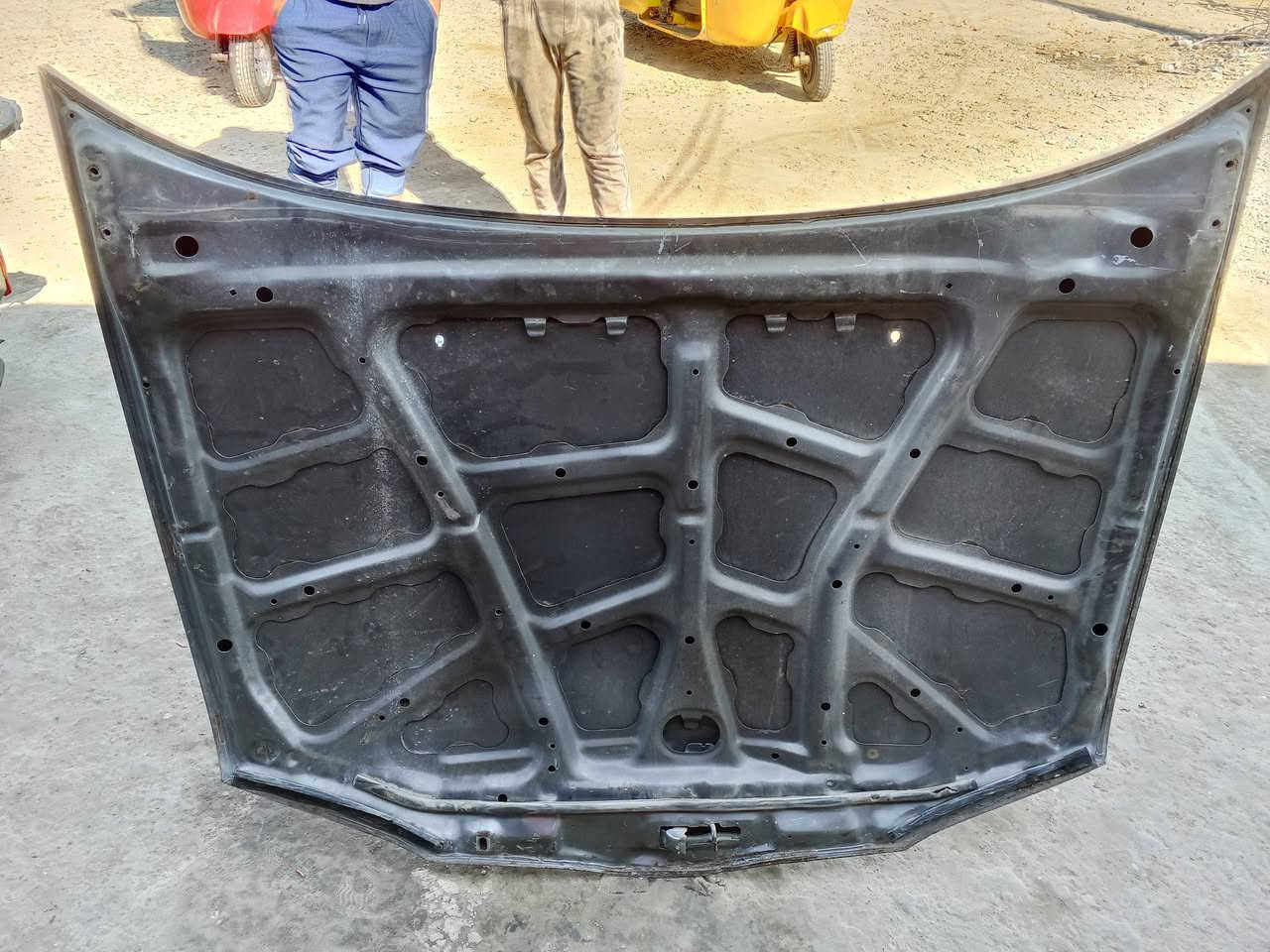 سلام عليكم  بنيد وجاملق صفحت اليسره  مال بروتون 2002موديل ***********
