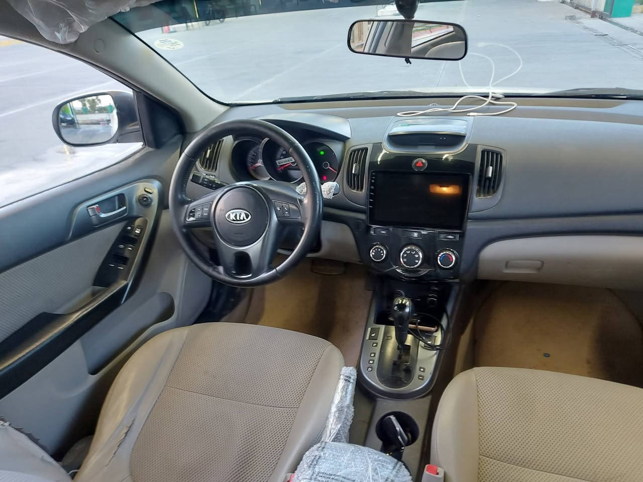 السلام عليكم
سيراتو جديده جديده ادوات موديل 2012 متوم طبق الاصل ويه رقم الشاصي مكصوص جنطه مكينه  كير حداديه كارتون تبريد ثلج دواخل جلد تدفئة بالكشنات حساسات خلفيه مرايت شفط نظام ايكو  مكاني  كركوك  السعر42قفل بيع سريع   الاتصال واتساب ***********
