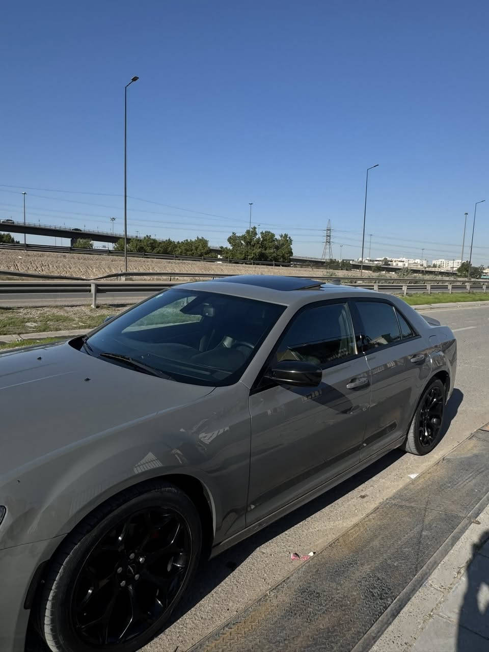 السلام عليكم 
كرايسلر اوباما 2018 
موصفات S 
كلين تايتل 
ماشيه 89 ميل
مواصفات : 
بانوراما 
كشنات جلد حضن 
تدفئه كشنات 
الكشنات الامامي كهرباء
جام اوتو 
سستم صوت بيتس
شاشه كار بلي
شفتات ستيرن الخ…
مكاني بغداد 
رقم اربيل 
السعر 285 وبيها مجال 
***********
