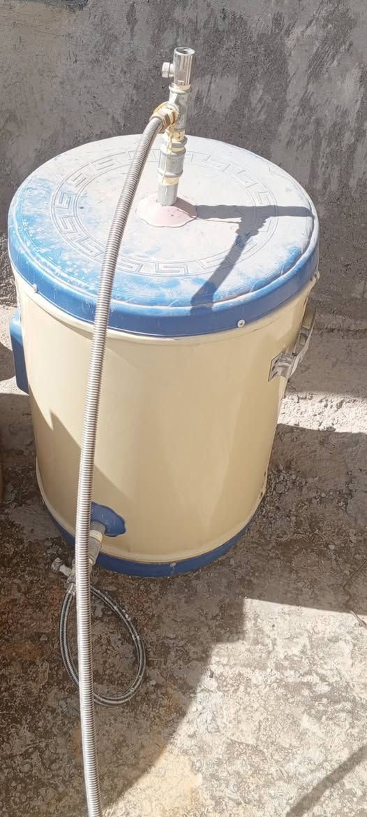 السلام عليكم غراض للبيع التفاصيل أسفل الصور للتواصل ***********
